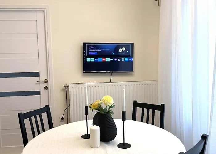 V1 Riverfront 2 Bdrm *