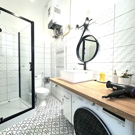 V1 Riverfront 2 Bdrm *