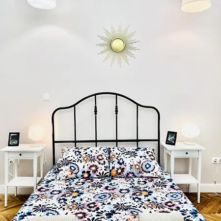 V1 Riverfront 2 Bdrm *