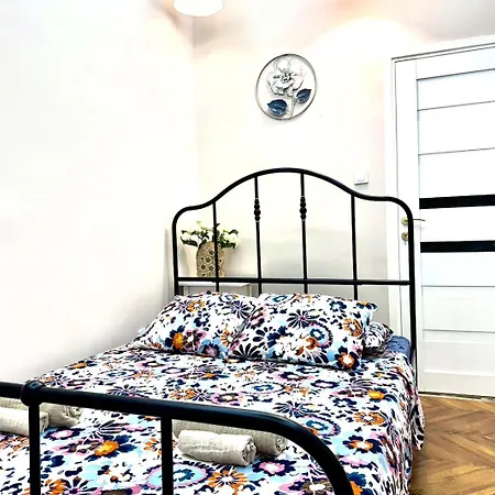 V1 Riverfront 2 Bdrm * Budapeşte