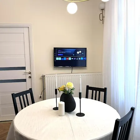 V1 Riverfront 2 Bdrm *