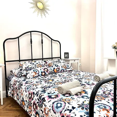 V1 Riverfront 2 Bdrm דירה